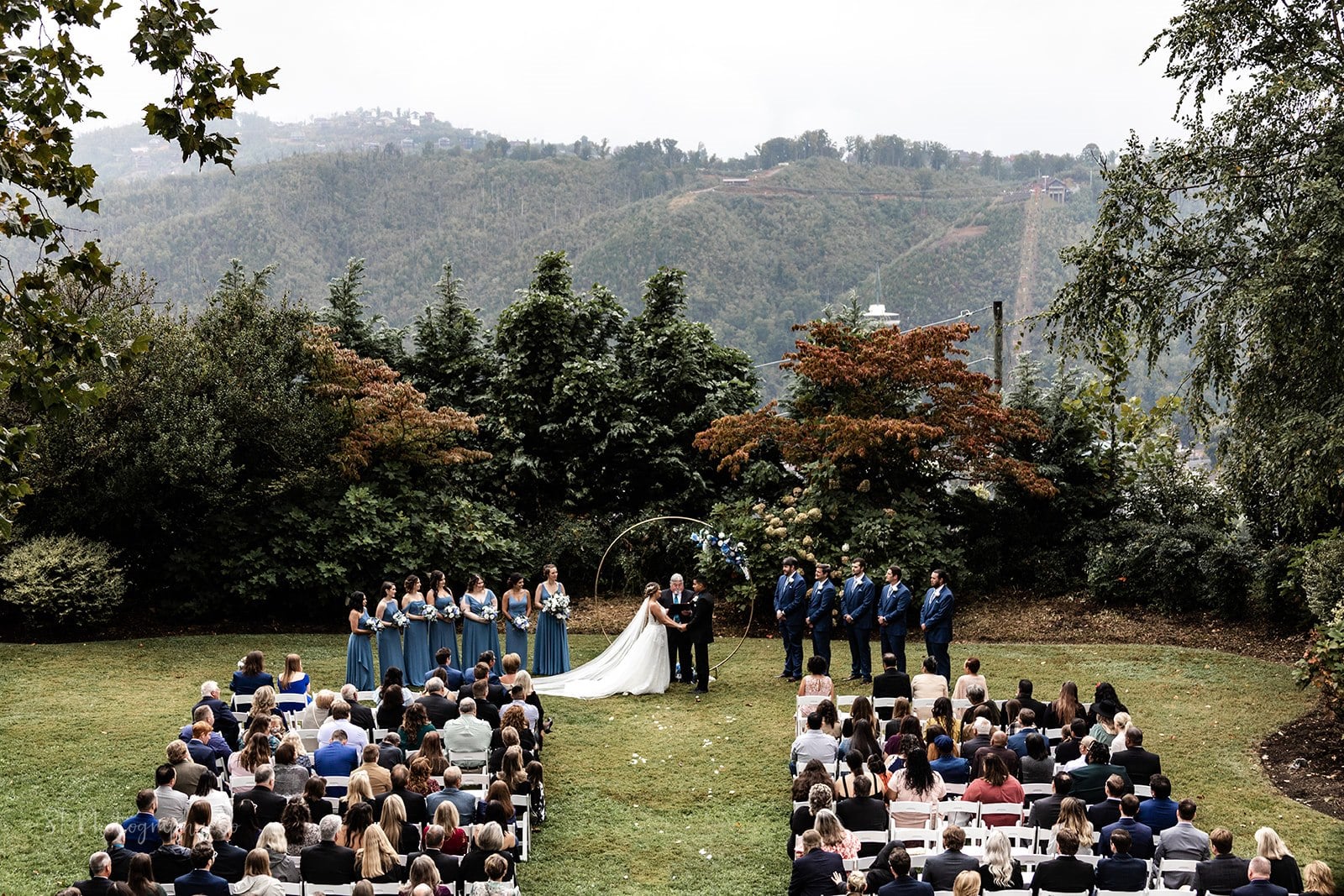 mountain-overlook-mandy-gabe-real-weddings-gatlinburg-wedding-stphotography-chelsey-huff-design-blog