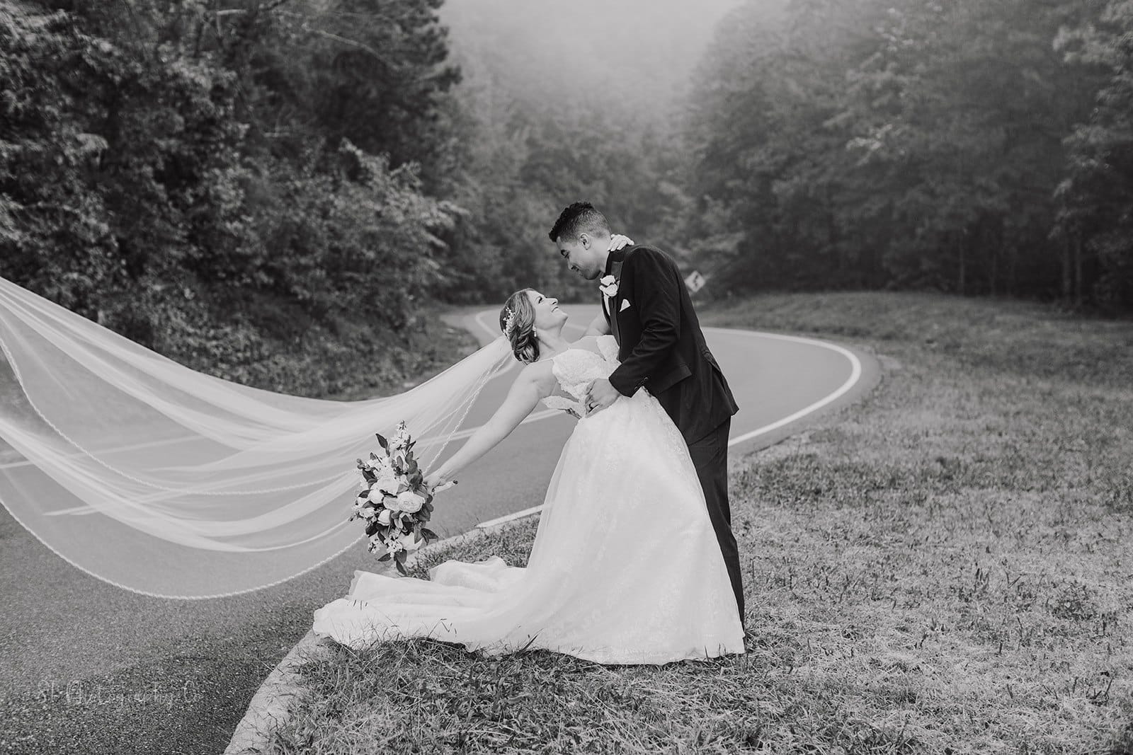 mountain-wedding-mandy-gabe-real-weddings-gatlinburg-wedding-stphotography-chelsey-huff-design-blog