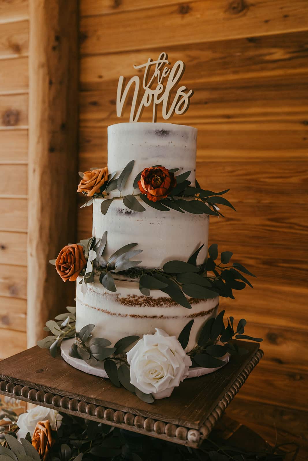 wedding-cake-design-savannah-mike-real-weddings-colorado-wedding-visual–poetry-by-meghan-chelsey-huff-design-blog