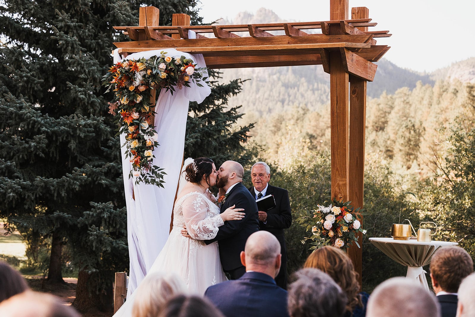 first-kiss-savannah-mike-real-weddings-colorado-wedding-visual–poetry-by-meghan-chelsey-huff-design-blog