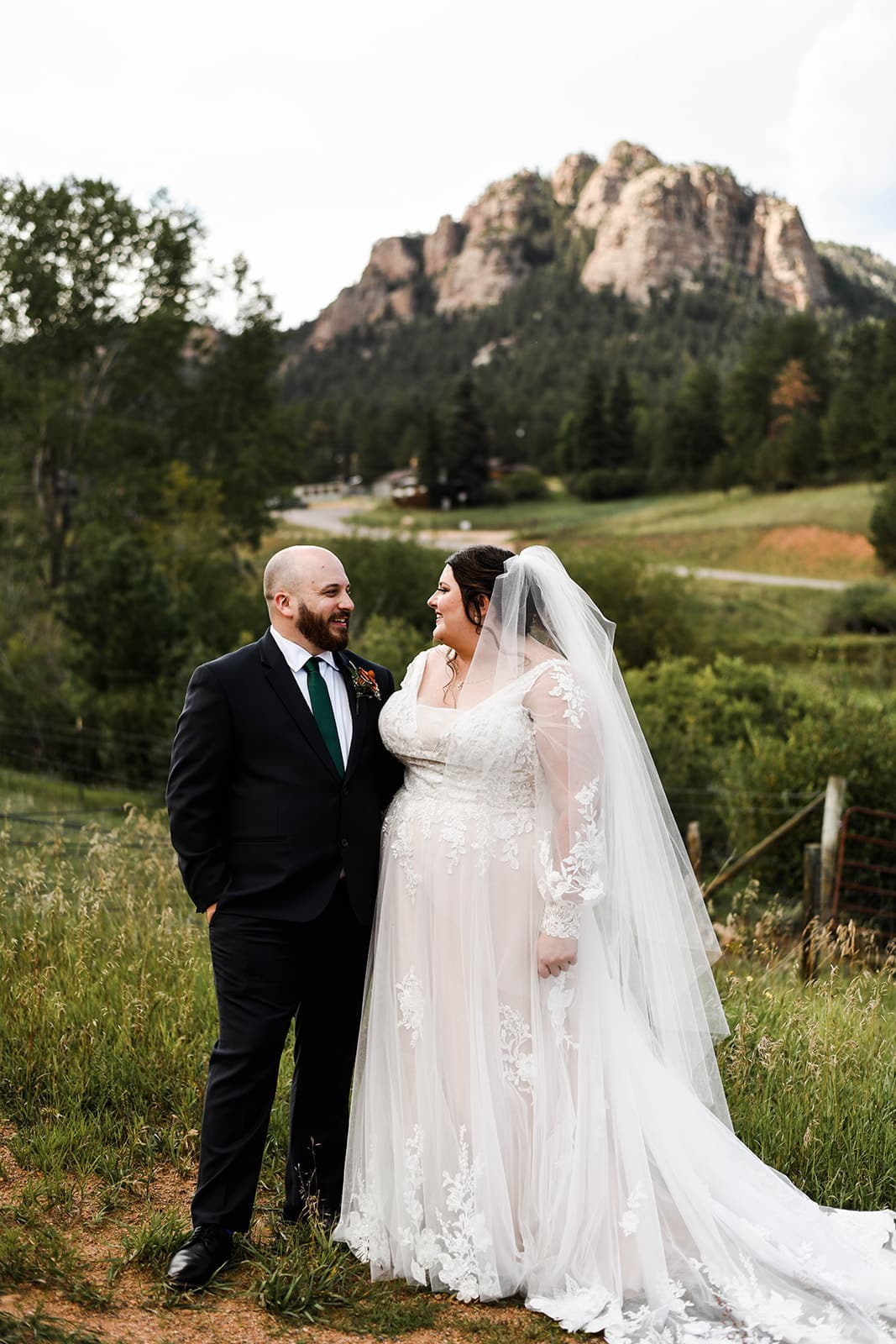 couple-savannah-mike-real-weddings-colorado-wedding-visual–poetry-by-meghan-chelsey-huff-design-blog