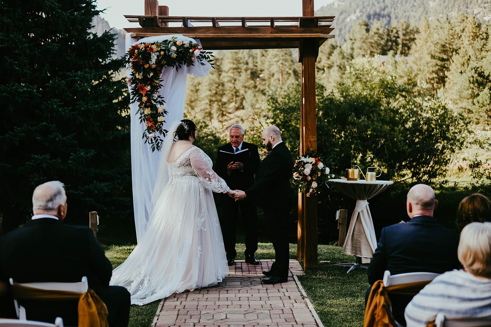 wedding-ceremony-savannah-mike-real-weddings-colorado-wedding-visual–poetry-by-meghan-chelsey-huff-design-blog