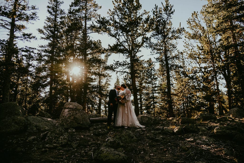 kissing-in-mountain-savannah-mike-real-weddings-colorado-wedding-visual–poetry-by-meghan-chelsey-huff-design-blog