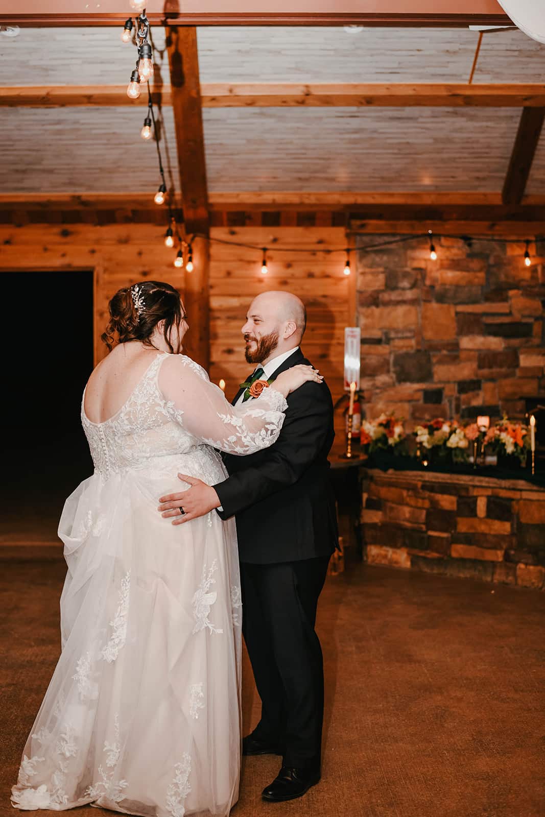 first-dance-savannah-mike-real-weddings-colorado-wedding-visual–poetry-by-meghan-chelsey-huff-design-blog