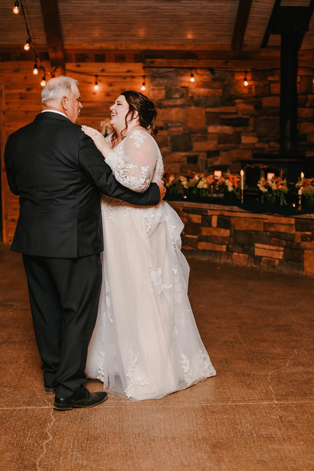 father-daughter-dance-savannah-mike-real-weddings-colorado-wedding-visual–poetry-by-meghan-chelsey-huff-design-blog