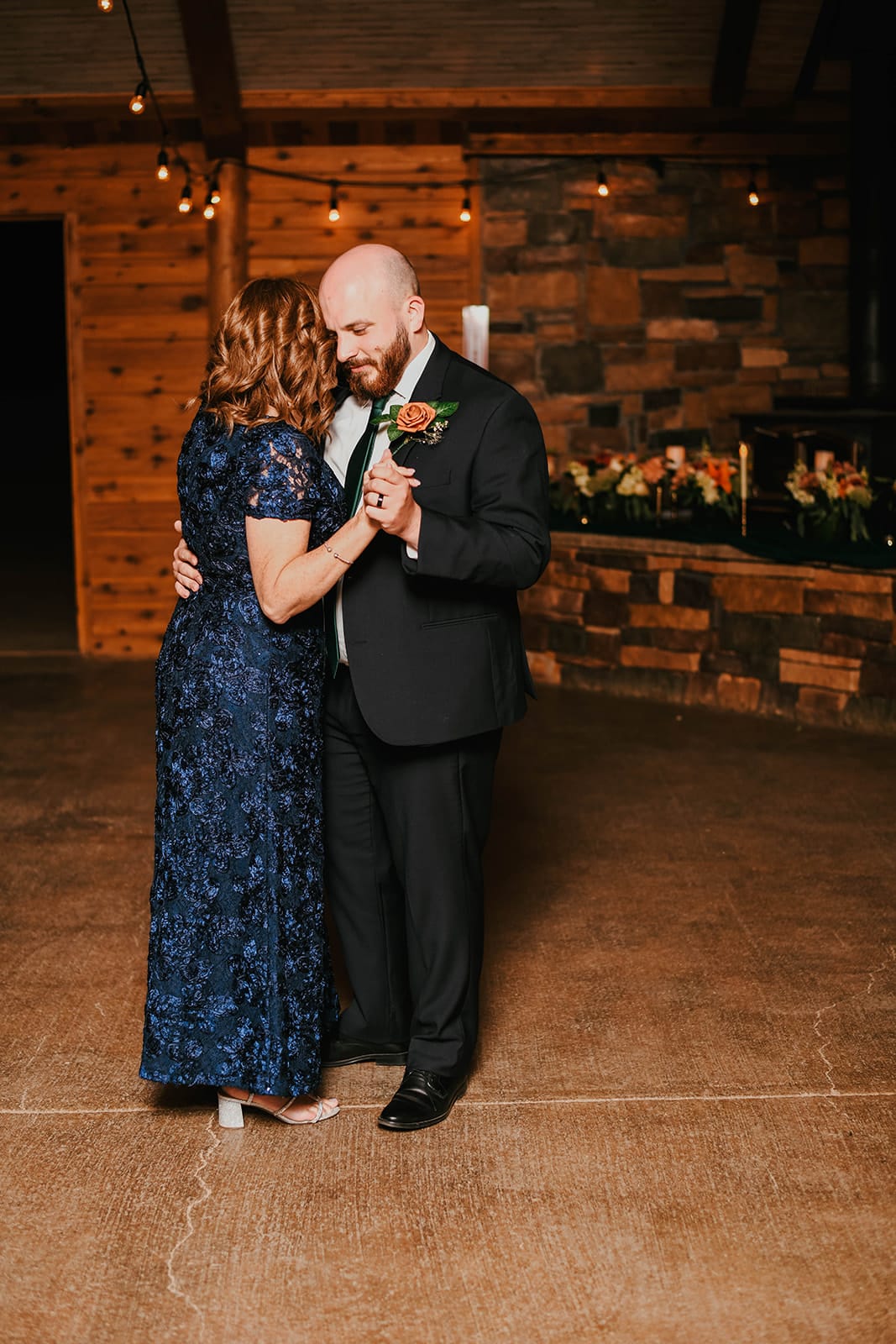 mother-son-dance-savannah-mike-real-weddings-colorado-wedding-visual–poetry-by-meghan-chelsey-huff-design-blog