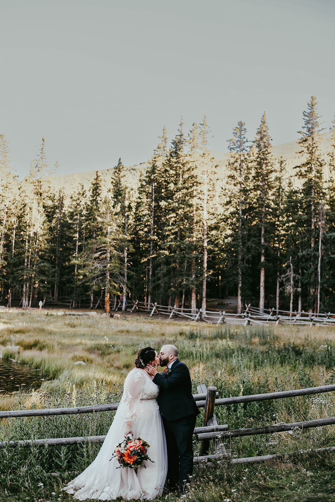 couple-photo-savannah-mike-real-weddings-colorado-wedding-visual–poetry-by-meghan-chelsey-huff-design-blog